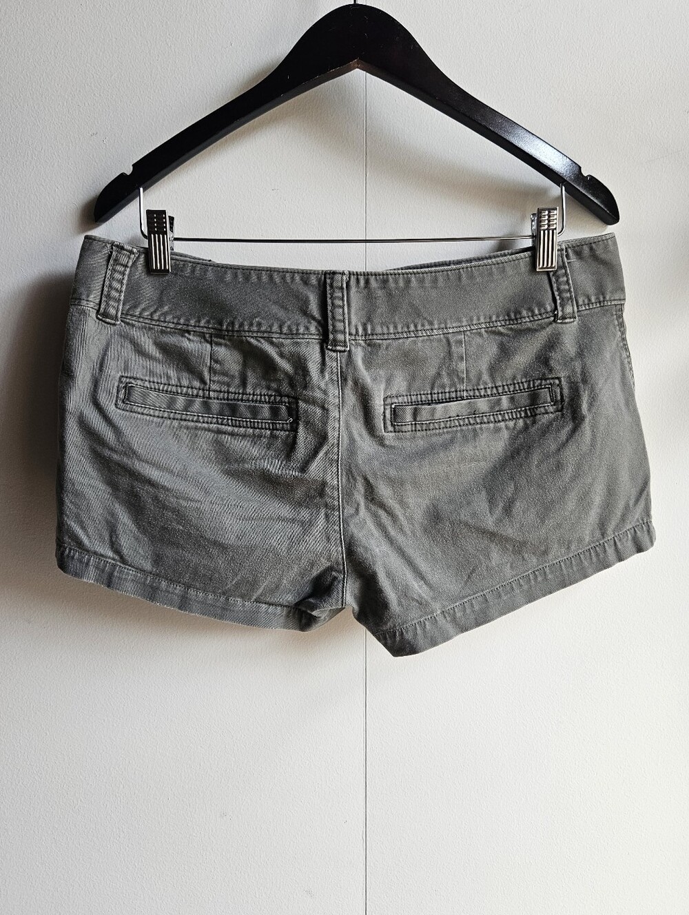 Express 3" Inseam Shorts in Women's 10 - Picture 9 of 12